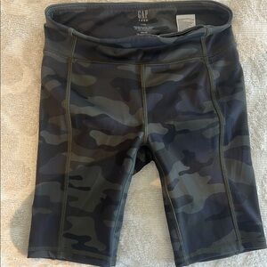 GAP Black and Gray Bike Shorts with Modern Camo Design